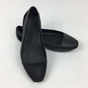 Crocs Sienna Cut Out Closed Toe Comfort Flats Sz 7